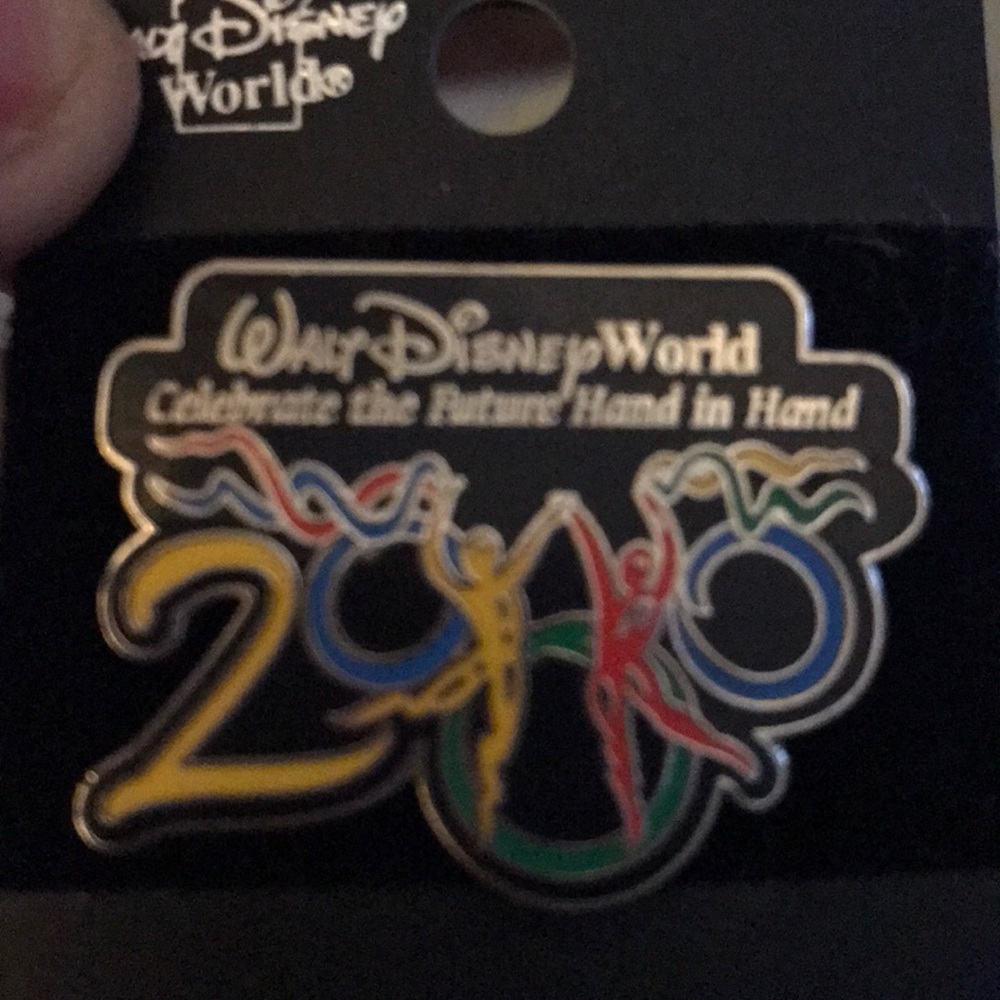 DISNEY 2000 CELEBRATE PIN